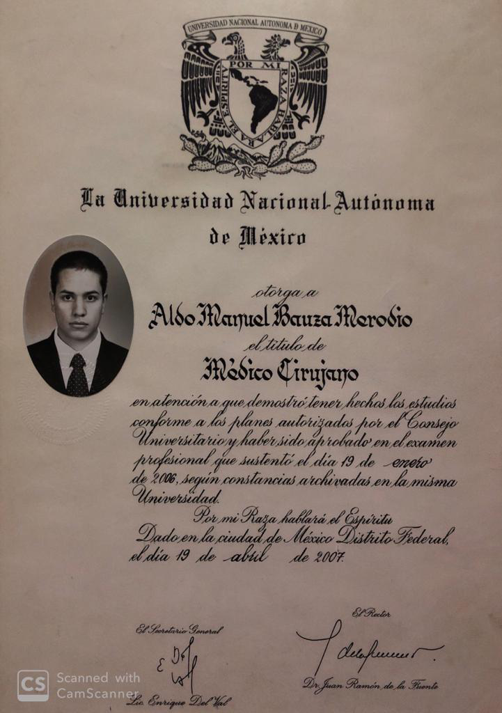 Médico Cirujano por la Facultad de Medicina, UNAM